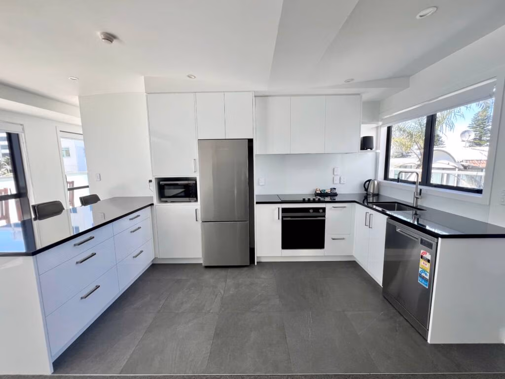 Penthouse Apartment spacious full kitchen
