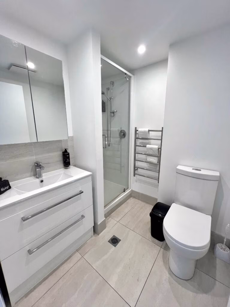 3 Bedroom Apartment bathroom