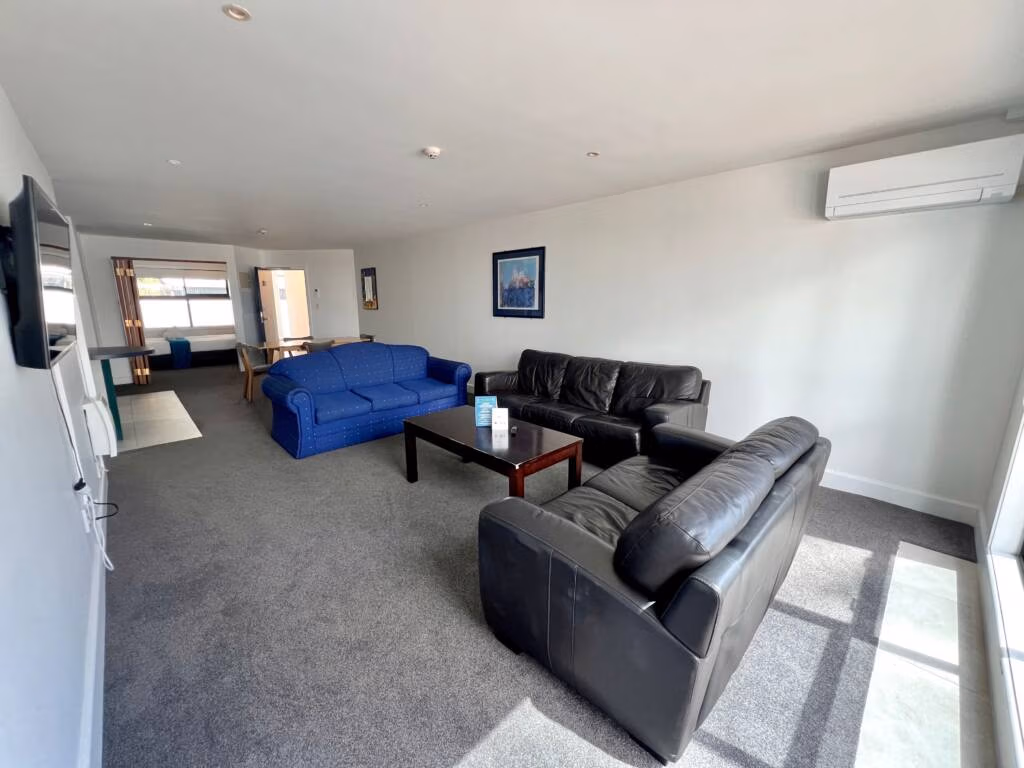 3 Bedroom Apartment lounge
