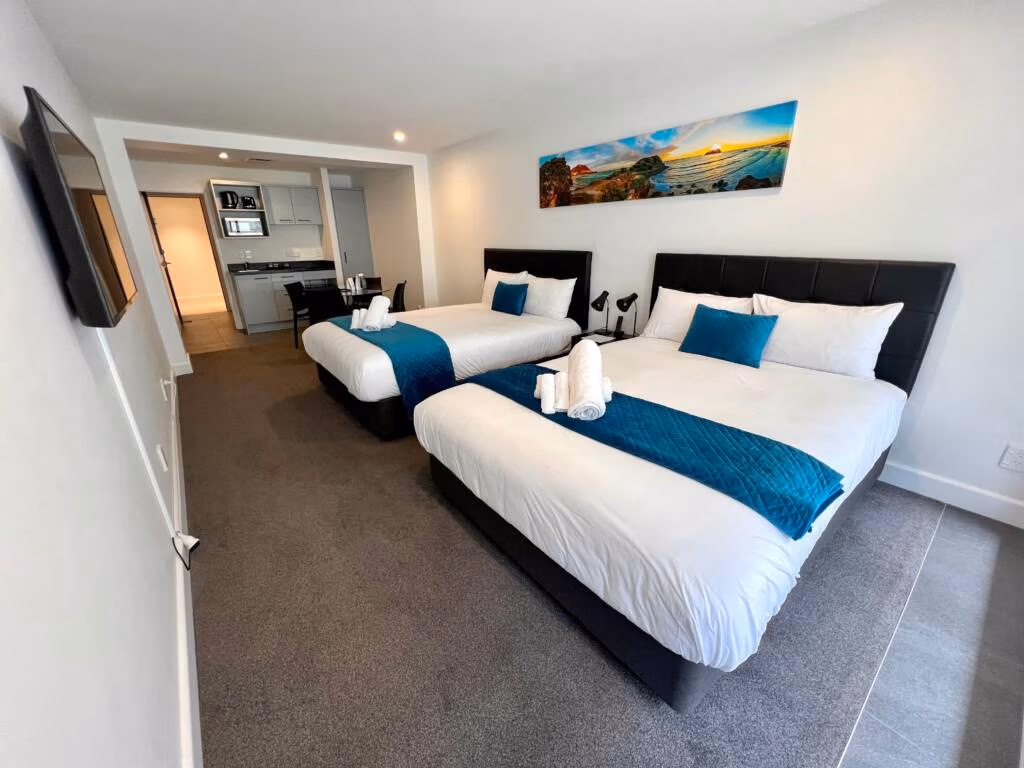 Twin Studio Apartment twin Queen beds